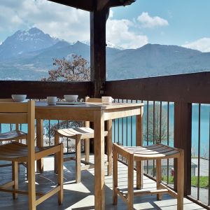 studio avec vue sur lac de serre poncon dans les hautes alpes