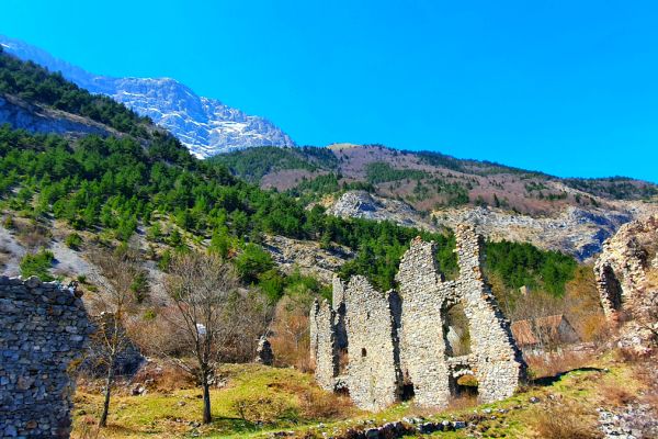 # L'ALPIN MALIN - VESTIGES DES HAUTES-ALPES : 2 SPOTS MÉCONNUS POUR PIQUE-NIQUER FACE À L’HISTOIRE